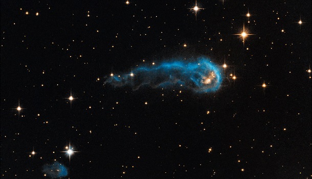Hubble detecta lagarta cósmica com 6 triliões de quilómetros de comprimento