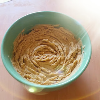 Rezept für Salatwraps mit weiße Bohnen Hummus und Kürbiskernen Sommerlich leichtes veganes Abendessen