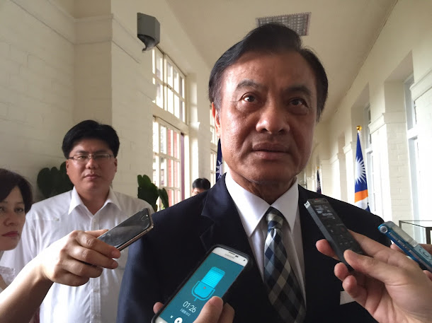立法院長蘇嘉全表示,年金改革三法協商希望在5天後處理,希望能把朝野無共識部分降到最低,讓法案盡速完成三讀。 立法院長蘇嘉全表示,年金改革三法協商希望在5天後處理,希望能把朝野無共識部分降到最低,讓法案盡速完成三讀。