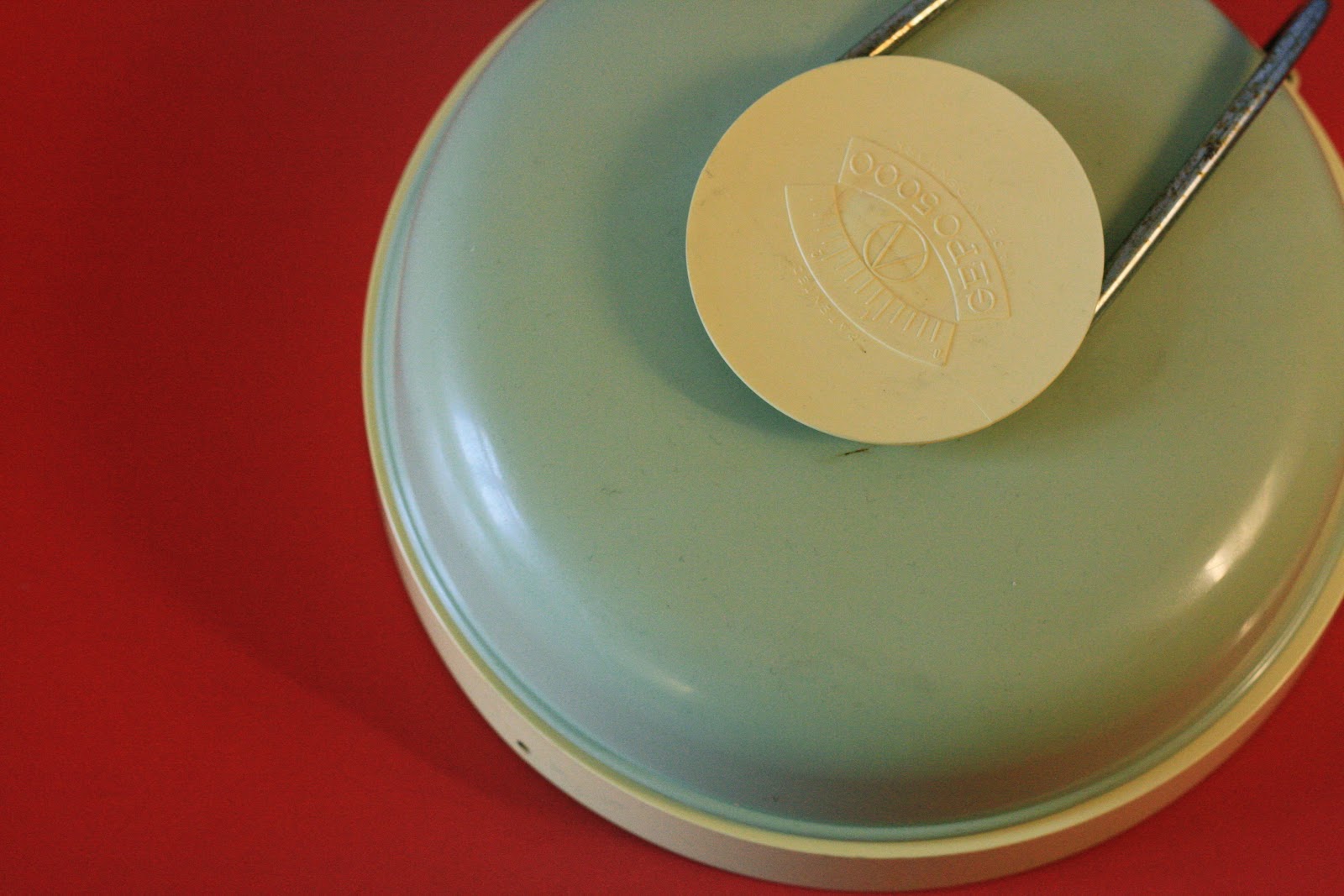 Sofabord med gl plate: antik og loppemarked igen fredag ...