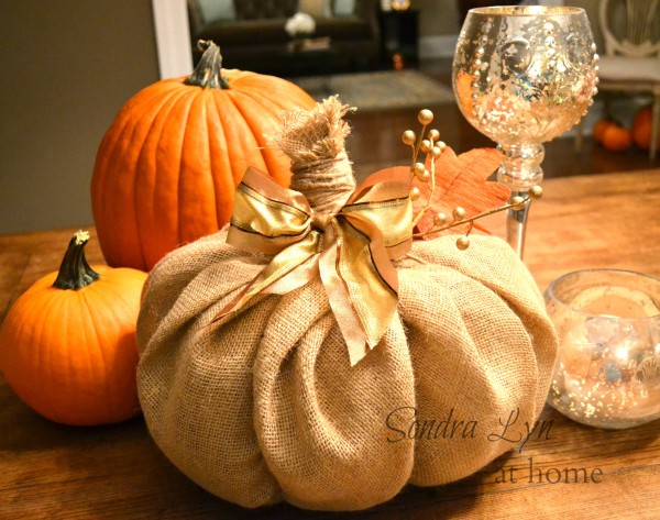 DIY Burlap Pumpkins | #diy #halloween #pumpkins