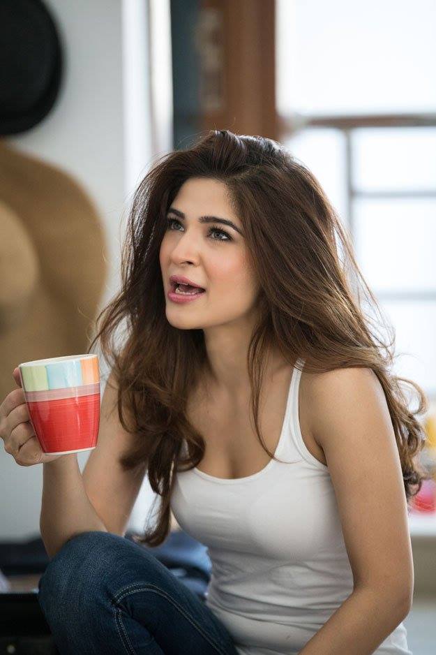 Ayesha Omar Hot Pictures and Biography | Pakistani models 