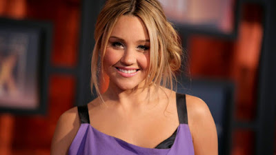 American Actress Amanda Bynes Wallpaper