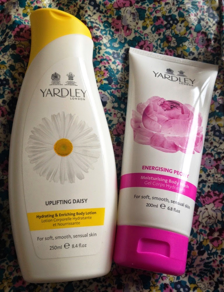 BeautySwot Yardley London Uplifting Daisy Body Lotion & Energising Peony Body Wash