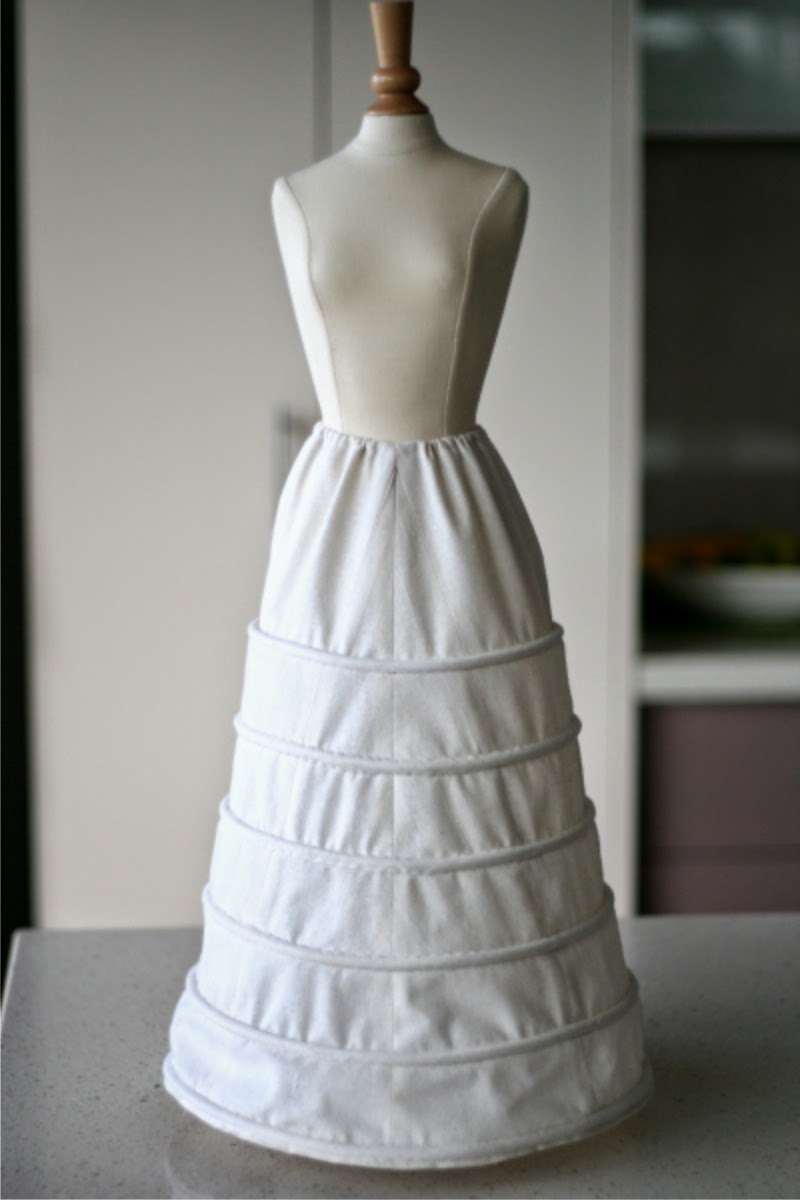 The Alcega Project Project 1. F.67 "Silk farthingale for a woman"