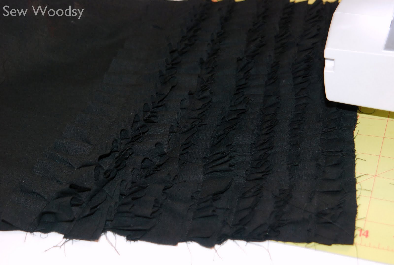 Double Ruffle Pillow {Tutorial} Sew Woodsy