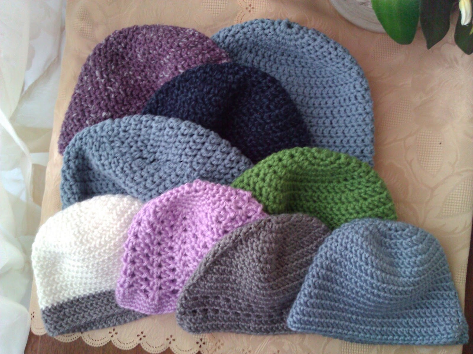 Minous Minute: Sewing and crocheting for Charity