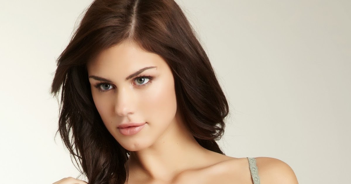 Anna Helvey Hottest and Sexiest Pose in Lingerie - Celebrity Picture