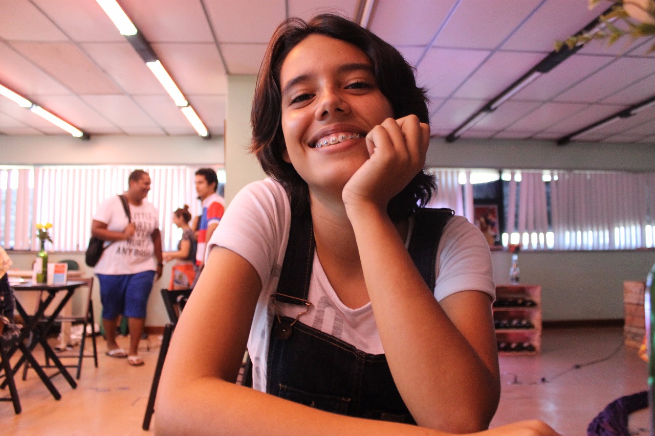 Emilly Oliveira, 19 anos. Futura mochileira, aspirante a cineasta e que anda por aí com uma câmera capturado momentos.