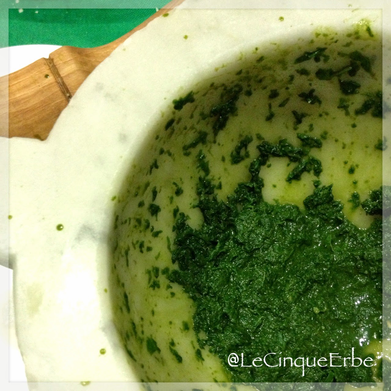 LE CINQUE ERBE Il Pesto Genovese al Mortaio si fa così