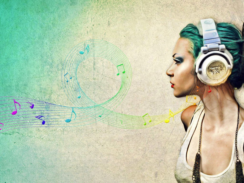 musica mulher-ouvindo-musica