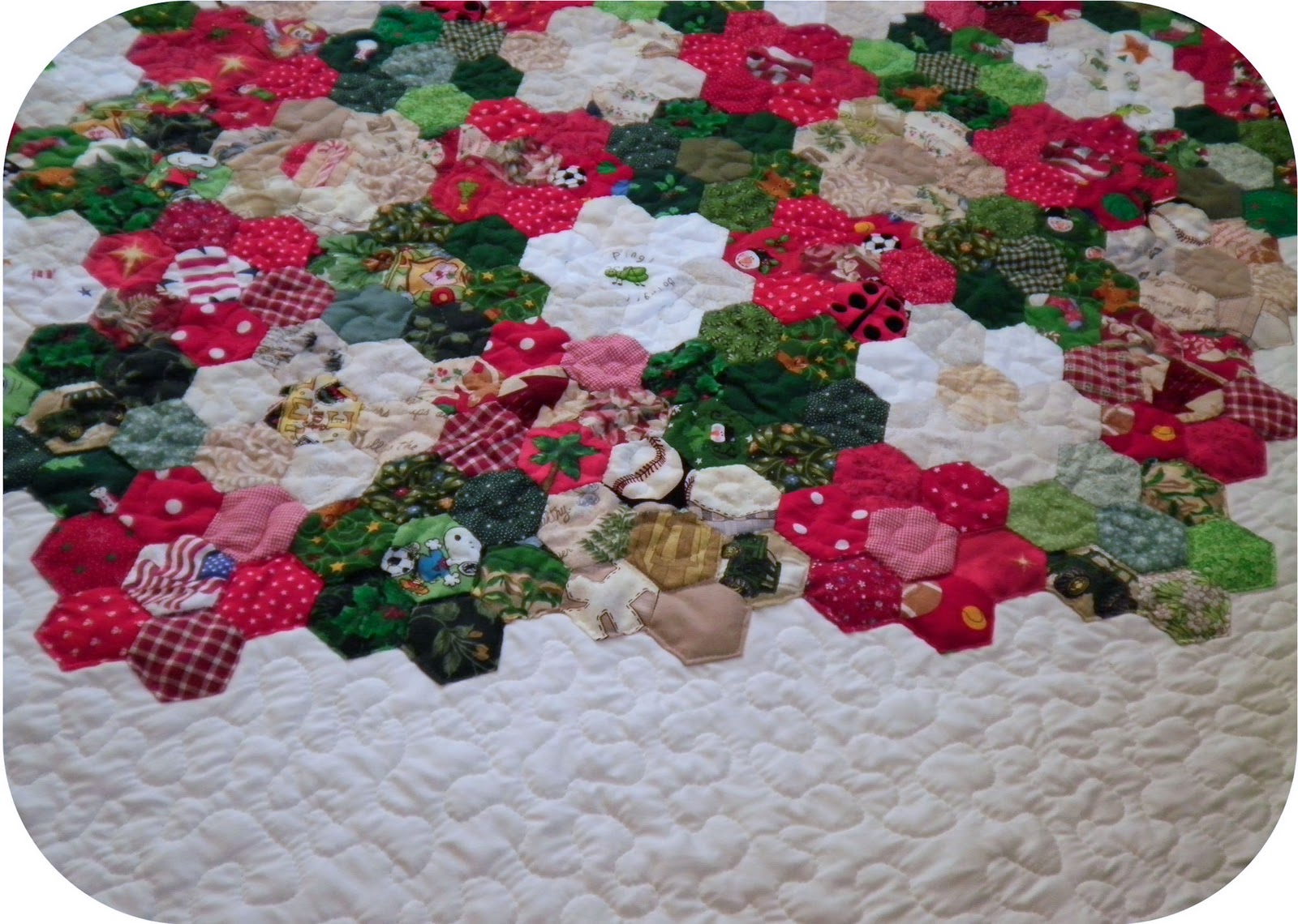 ProsperityStuff Quilts Finished Christmas Hexagons Quilt!
