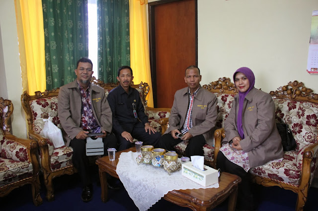 Ka. Kankemenag Drs. H. Afrizal Saat Foto Bersama dengan Team The Visiting GPAI SMP Ka. Kankemenag Drs. H. Afrizal Saat Foto Bersama dengan Team The Visiting GPAI SMP