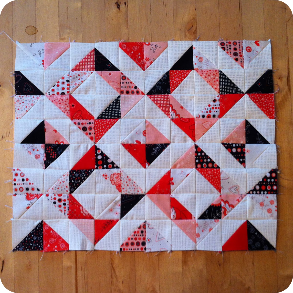 Kelly's Korner XO Table Runner and Mini Quilt