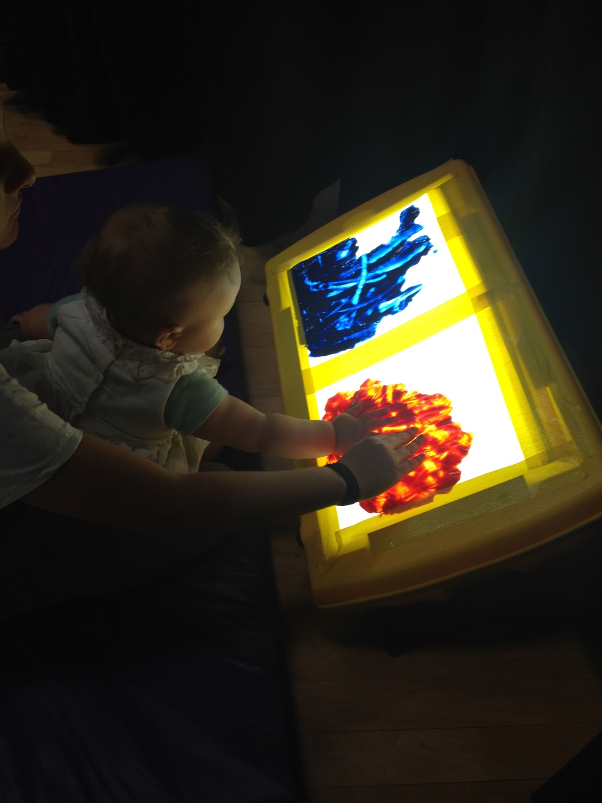 the independent little bee... Painting with a Light Box