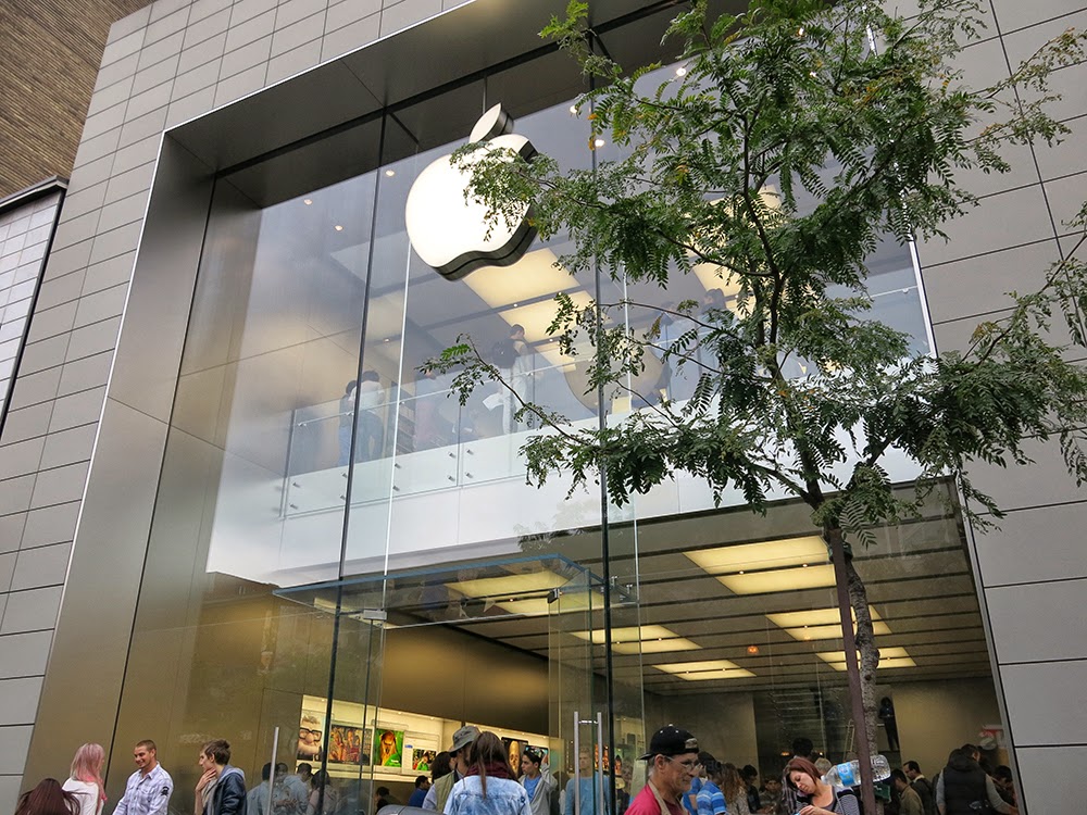 3 archives APPLE STORE IN MONTREAL