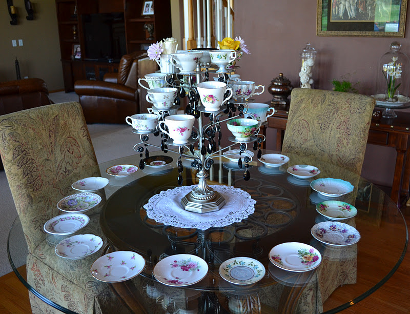 Love all these teacups and saucers. TEA TIME Tea party, Tea