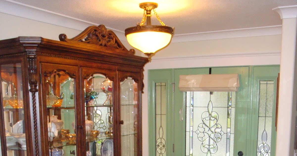 Home is Where the Heart is Hutch in the Entryway