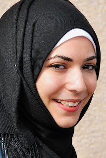 3 Kesalahan Cara Memakai Jilbab 3 Kesalahan Cara Memakai Jilbab