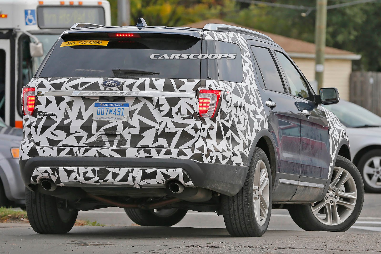 2016-Ford-Explorer-9.jpg