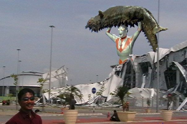 13 GAMBAR ULTRAMAN MENYERANG MALAYSIA | CERITA POPULAR