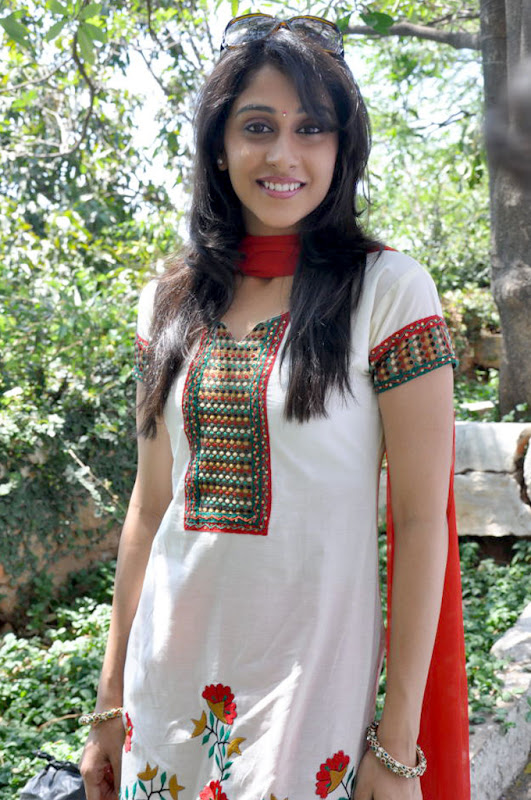 Telugu Actress Regina at Siva Manasulo Sakthi SMS Movie Launch Photoshoot images