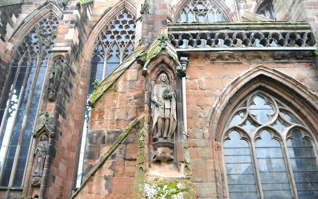 Izaak Walton statue on the outside of Lichfield Cathedral 