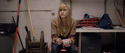 Corrente do Mal (It Follows) Trailer legendado, posteres e imagens