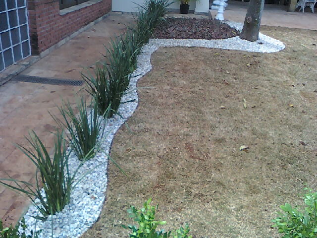 venda de seixos para jardim:Jardinagem: Jardim com casca de pínus e seixo mesclado venda de seixos para jardim:Jardinagem: Jardim com casca de pínus e seixo mesclado
