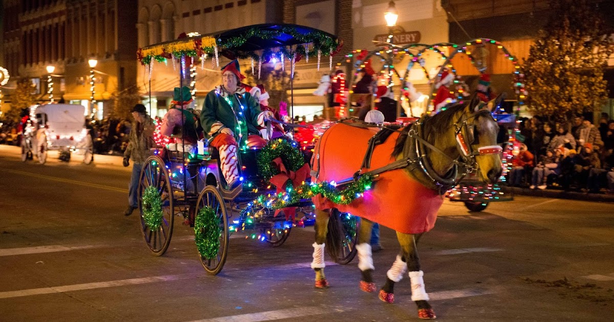 HOMETOWN HOLIDAY HORSE PARADE RETURNS TO DOWNTOWN