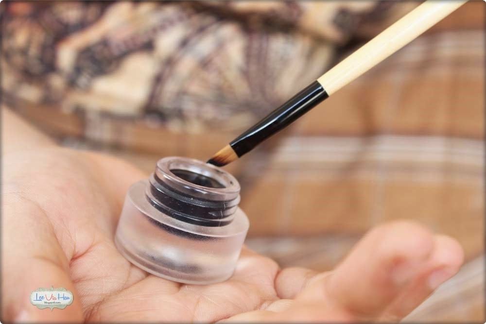Beauty Blogger Indonesia by Lee Via Han Macammacam Eyeliner