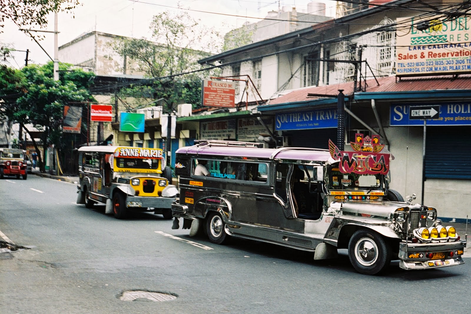 TROPICALIZER: Philippines // jeepney