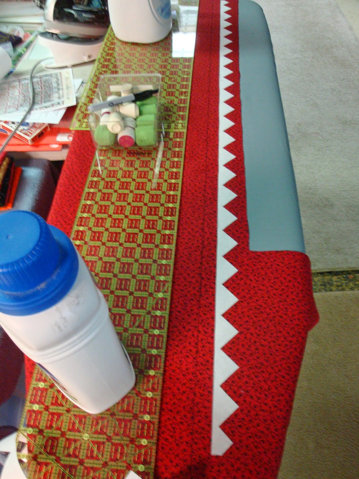 FABRIC THERAPY Hand appliqued sawtooth borders for "Miss Emilie's