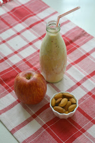 Apple Almond Breakfast Smoothie