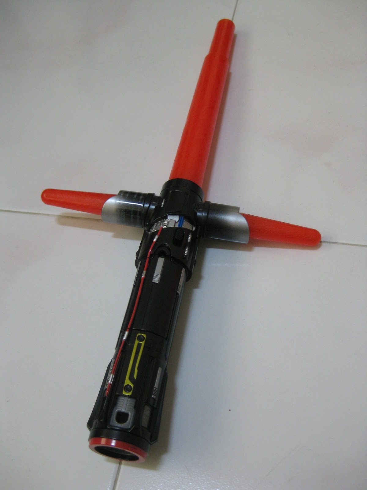 deSMOnd Collection Hasbro Bladebuilders "Star Wars Kylo Ren" Electronic Lightsaber