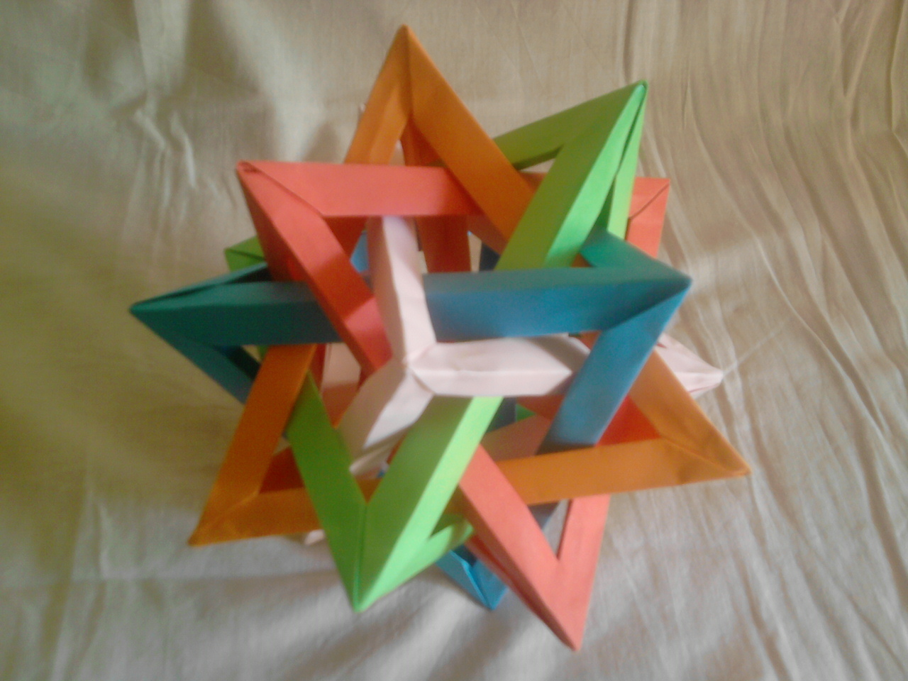 Modular origami five interlocking tetrahedra newlua