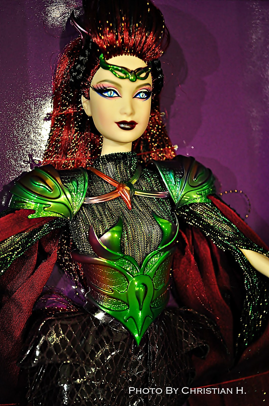 B - VersioN: Empress Of The Aliens™ Barbie® Doll