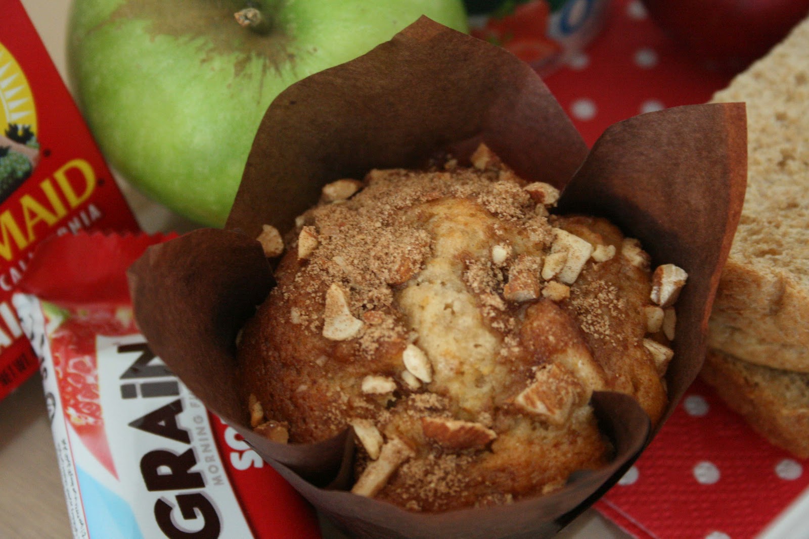 lauralovescakes... Nigella's Apple & Cinnamon Muffins