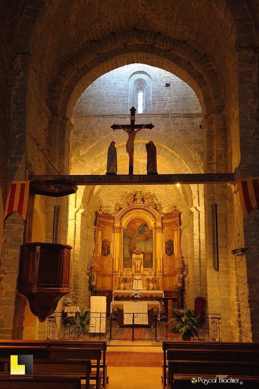 interieur de l'eglise de saint julien photo pascal blachier