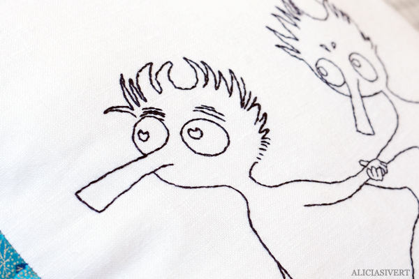Tofslan och Vifslan, broderad kudde av Alicia Sivertsson, 2015. aliciasivert, alicia sivertsson, alicia sivert, tove jansson, mumin, moomin, trollkarlens hatt, tofslan och vifslan, kudde, broderi, pillow, cushion, embroidery, needlework, återbruk, remake, upcycle, textile, hantverk, handarbete, skapa, skapande, konst, alster, makeri, diy, gör det själv, do it yourself, mumindalen, brodera, kuddar, sy, sömnad, sew, sewing, Thingumy and Bob
