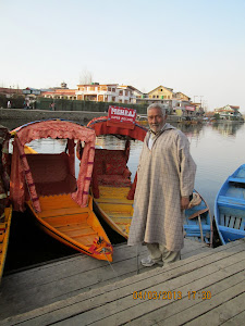 Shikara oarsman in typical Kasmiri  attire.