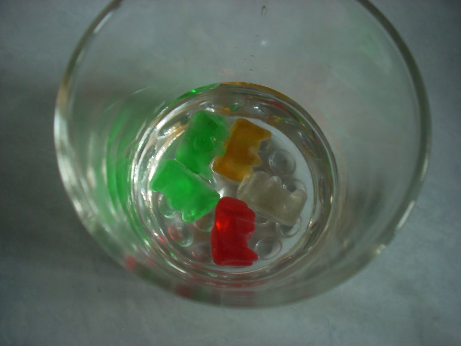 Summer SE 1 Gummy bears in the water