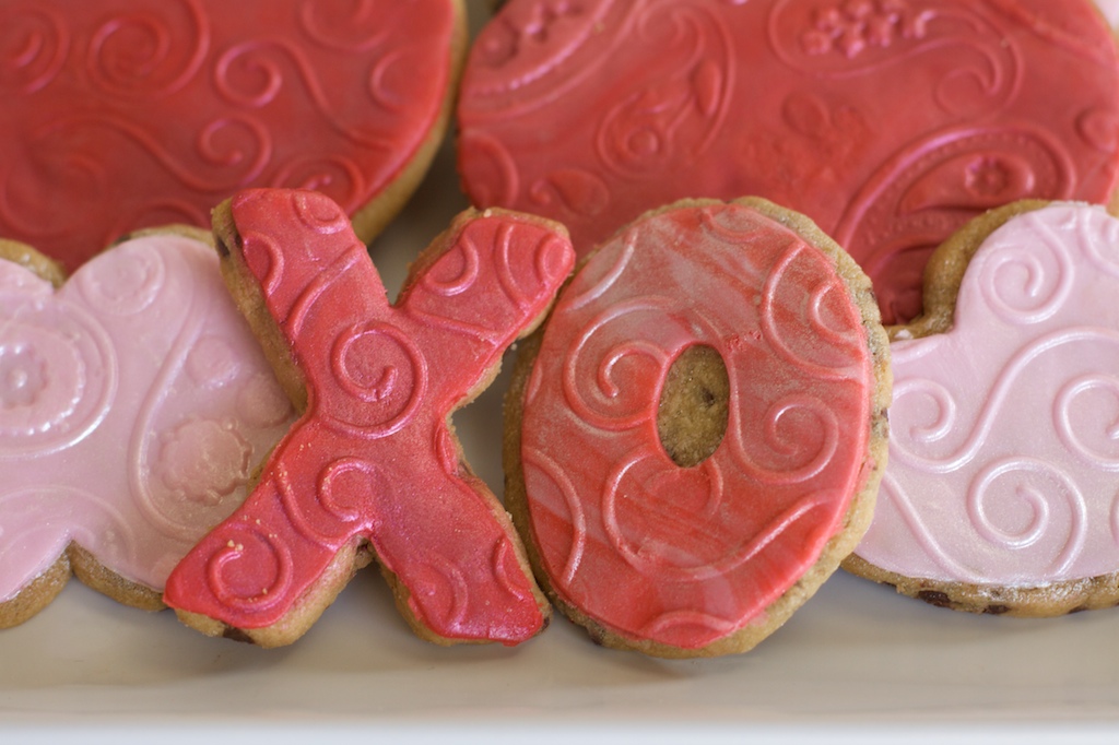 Angie's Sweet Natured Treats How to Embossed Fondant Covered