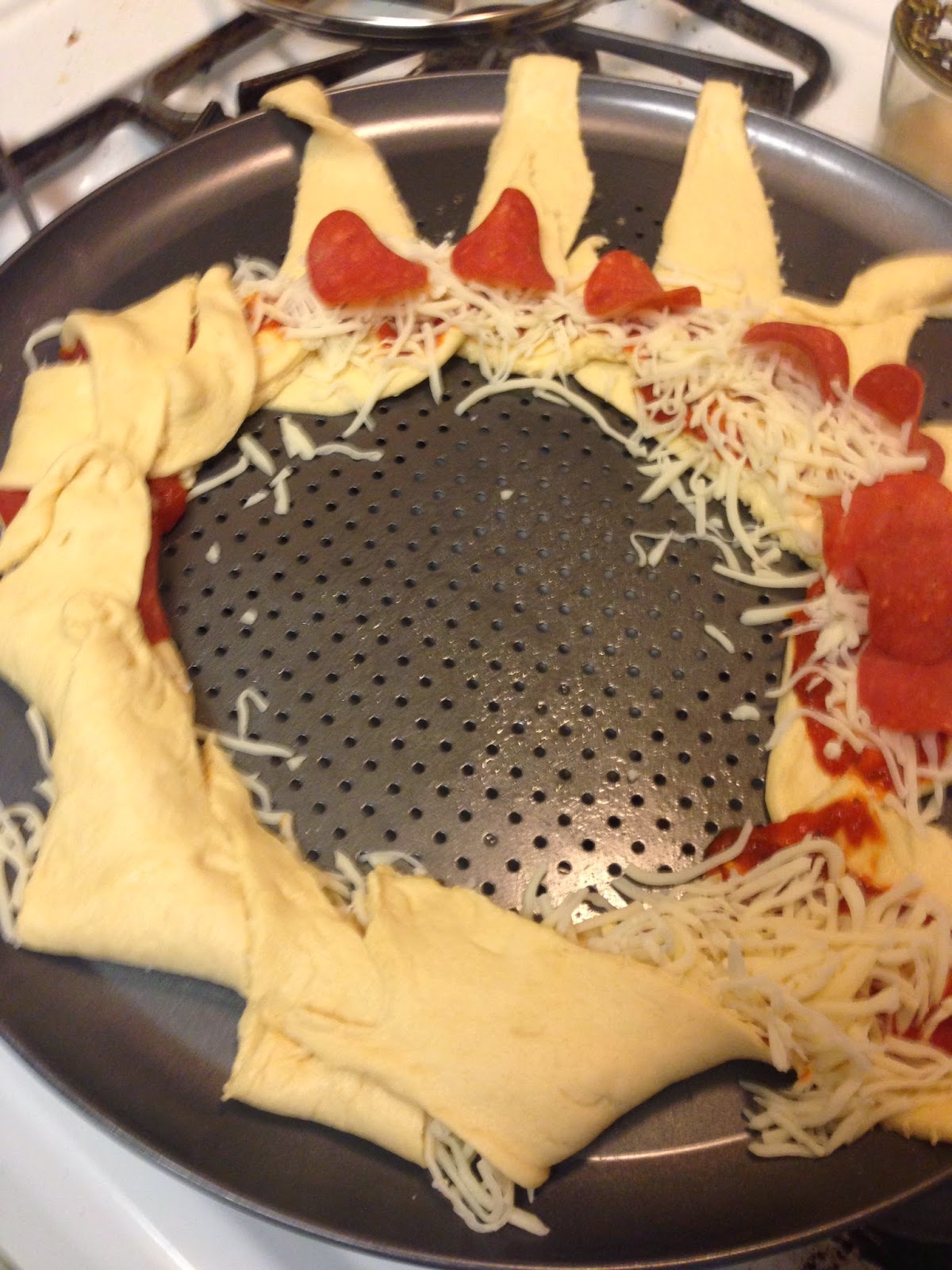 Twice the love...half the sleep!: Crescent Roll Pizza Ring