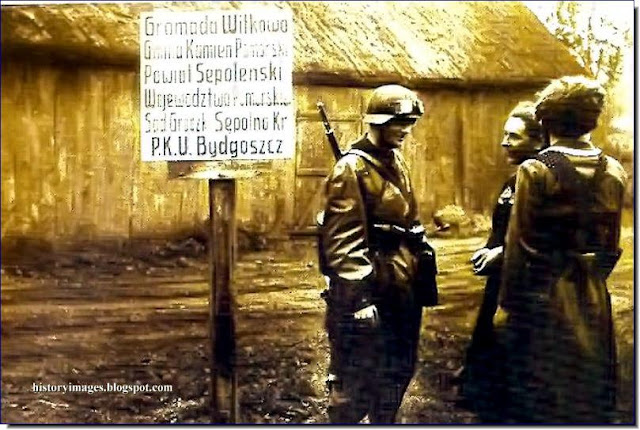 1939 Occupied Poland German soldier chats Polish women