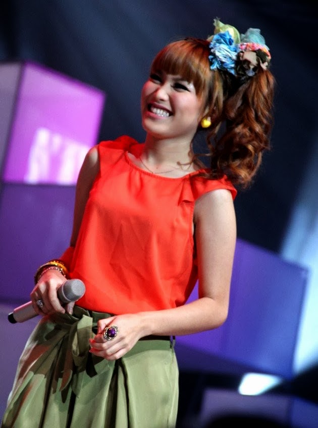 Indonesia Headliners Bio: Alamat Palsu Ayu Ting Ting