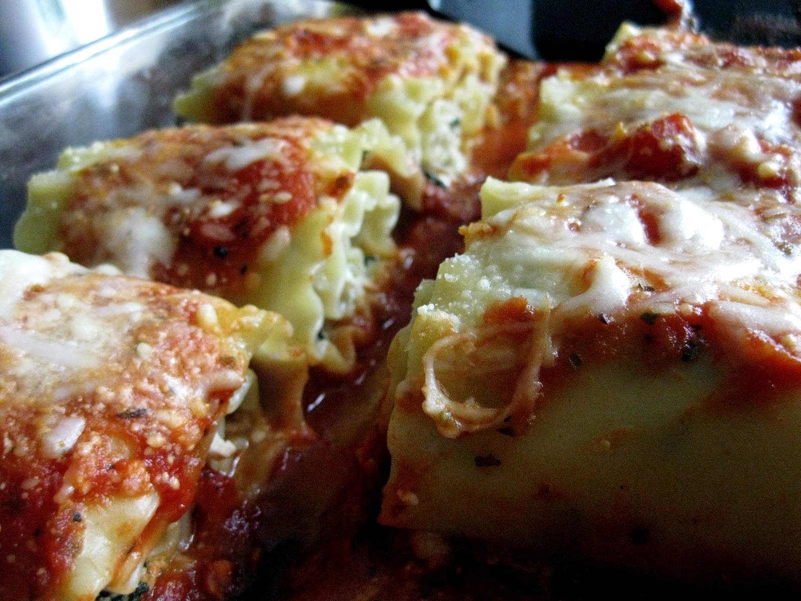 A Book to Chew on Spinach Chicken Lasagna Rolls