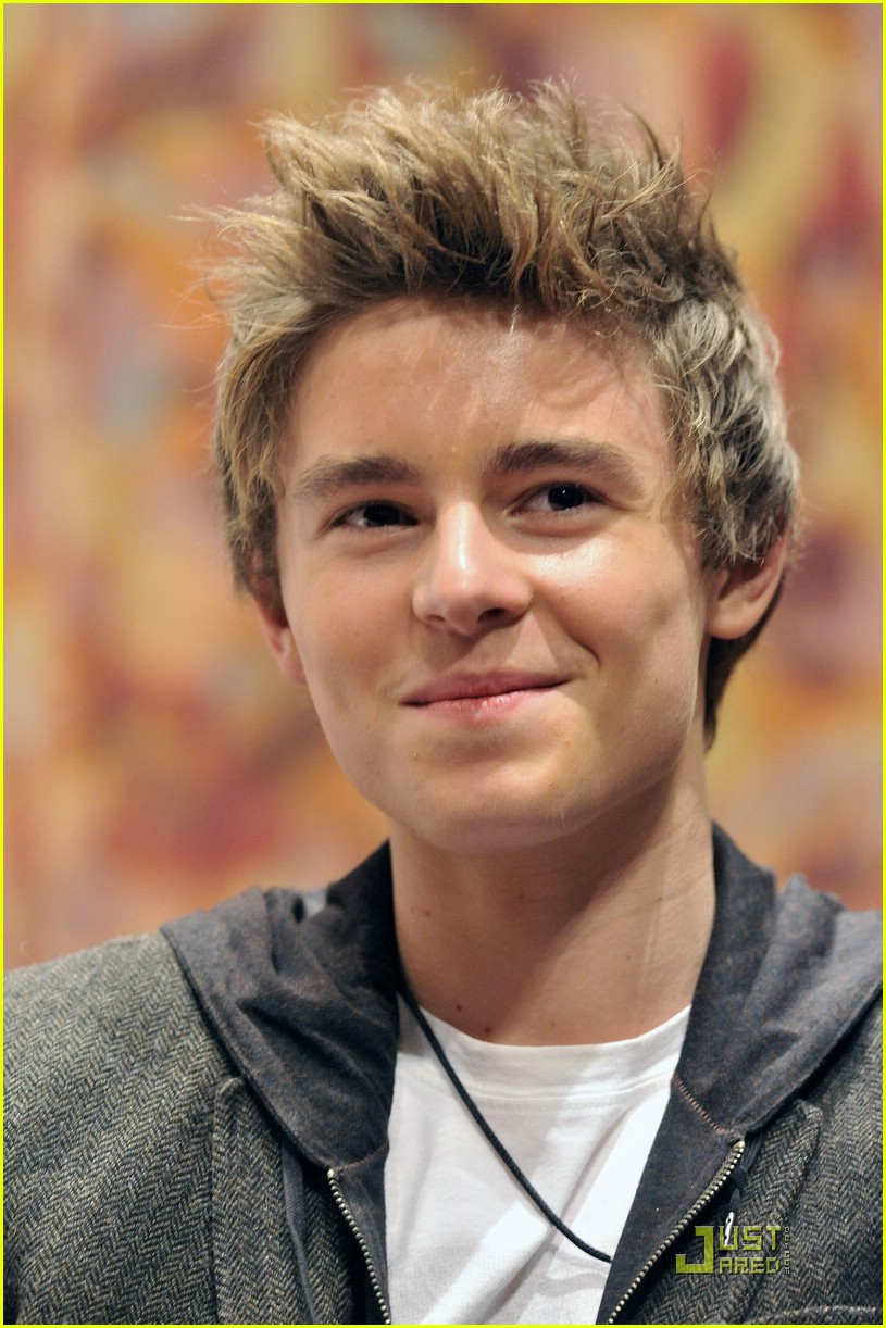 Are+madeline+carroll+and+callan+mcauliffe+dating