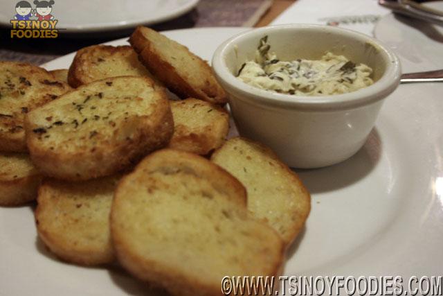 garlic bread with spinach antioke dip
