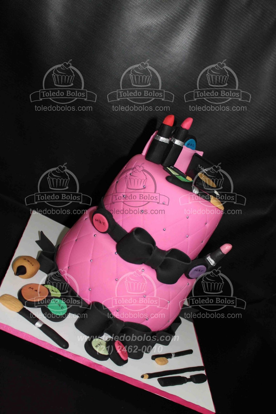 Toledo Bolos - Bolos decorados, Cupcakes e Doces personalizados para sua  festa no Rio de Janeiro: Bolo Maquiagem M.A.C.